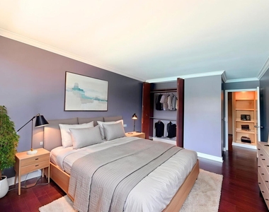 1555 N Sandburg Terrace - Photo Thumbnail 13