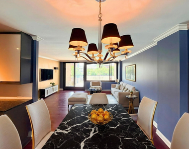 1555 N Sandburg Terrace - Photo Thumbnail 11