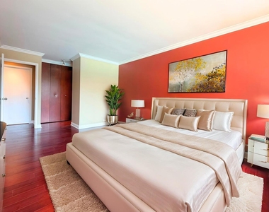 1555 N Sandburg Terrace - Photo Thumbnail 16