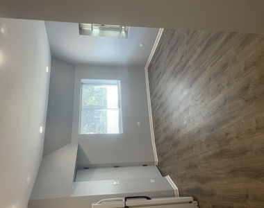 1721 Sheridan Road - Photo Thumbnail 2