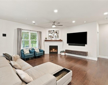 3020 Bowline Drive - Photo Thumbnail 11