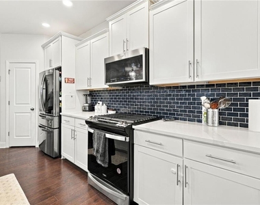 3020 Bowline Drive - Photo Thumbnail 10