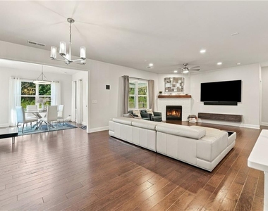 3020 Bowline Drive - Photo Thumbnail 15
