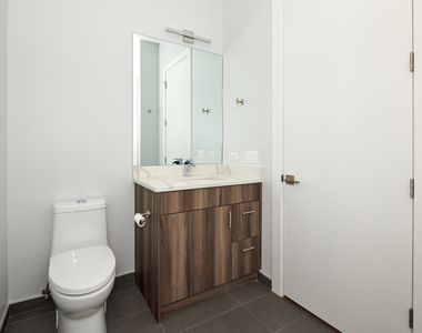 2139 W Madison Street - Photo Thumbnail 7