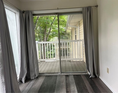 1648 Raleigh Circle Se - Photo Thumbnail 9