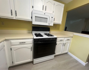 1648 Raleigh Circle Se - Photo Thumbnail 2