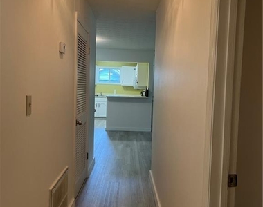 1648 Raleigh Circle Se - Photo Thumbnail 12