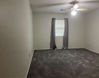 1648 Raleigh Circle Se - Photo Thumbnail 13