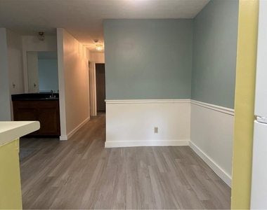 1648 Raleigh Circle Se - Photo Thumbnail 4