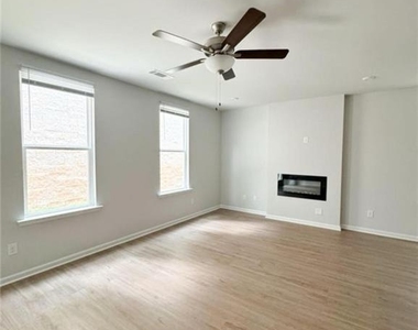 690 Smokey Quartz Way - Photo Thumbnail 5