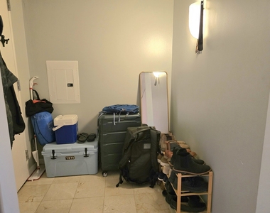 512 N Mcclurg Court - Photo Thumbnail 11