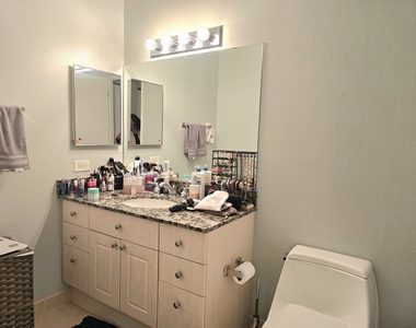 512 N Mcclurg Court - Photo Thumbnail 9