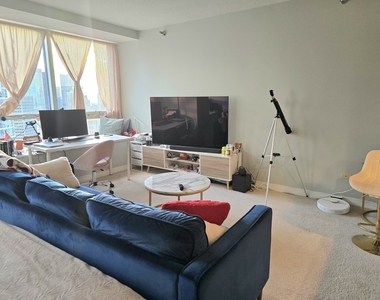 512 N Mcclurg Court - Photo Thumbnail 1