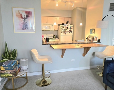512 N Mcclurg Court - Photo Thumbnail 3