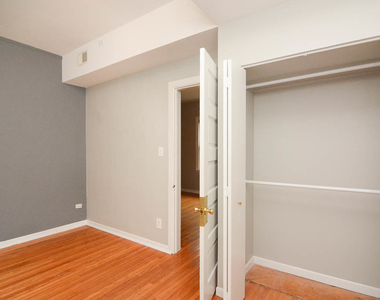 2101 W Montrose Avenue - Photo Thumbnail 11