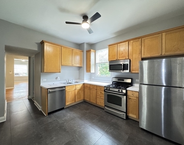 2101 W Montrose Avenue - Photo Thumbnail 1