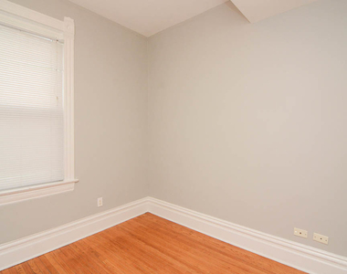 2101 W Montrose Avenue - Photo Thumbnail 13