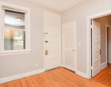2101 W Montrose Avenue - Photo Thumbnail 5