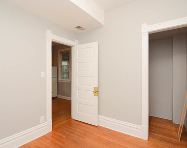 2101 W Montrose Avenue - Photo Thumbnail 14