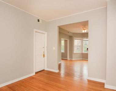 2101 W Montrose Avenue - Photo Thumbnail 7