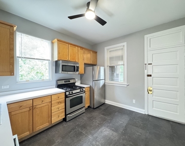 2101 W Montrose Avenue - Photo Thumbnail 3