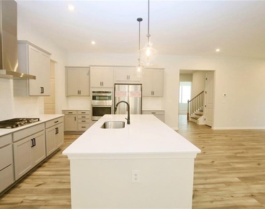 2225 Whistler Way Ne - Photo Thumbnail 4