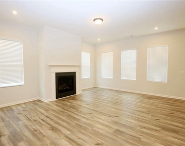 2225 Whistler Way Ne - Photo Thumbnail 6