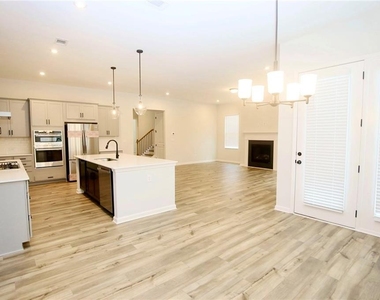 2225 Whistler Way Ne - Photo Thumbnail 3