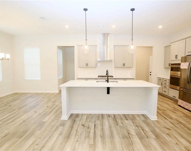 2225 Whistler Way Ne - Photo Thumbnail 2