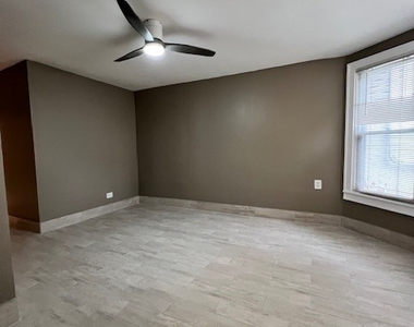 2835 N Ridgeway Avenue - Photo Thumbnail 6
