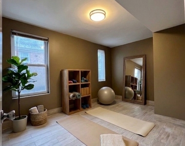 2835 N Ridgeway Avenue - Photo Thumbnail 4