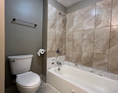 2835 N Ridgeway Avenue - Photo Thumbnail 16