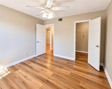 2037 Chastain Park Court Ne - Photo Thumbnail 4