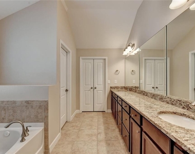 4440 Sanderling Street - Photo Thumbnail 40