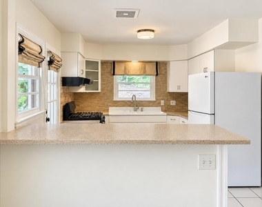 996 Lindbergh Drive Ne - Photo Thumbnail 1