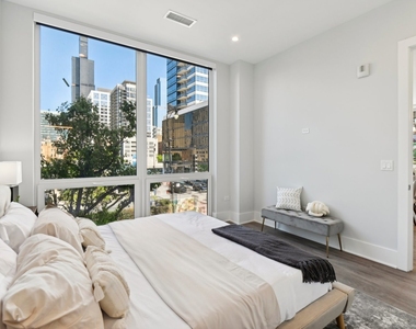 812 W Adams Street - Photo Thumbnail 15