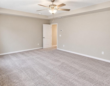 220 Turner Lane - Photo Thumbnail 4