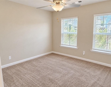 220 Turner Lane - Photo Thumbnail 6