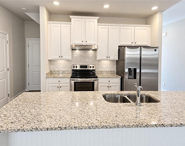 220 Turner Lane - Photo Thumbnail 3