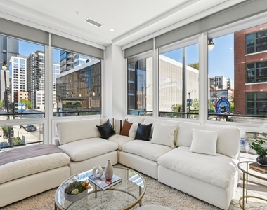 812 W Adams Street - Photo Thumbnail 4