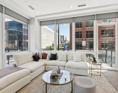 812 W Adams Street - Photo Thumbnail 3
