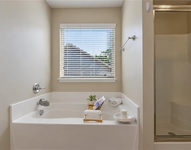 902 Whitfield Oak Road - Photo Thumbnail 11