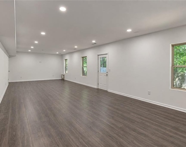 902 Whitfield Oak Road - Photo Thumbnail 18