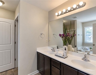 902 Whitfield Oak Road - Photo Thumbnail 10