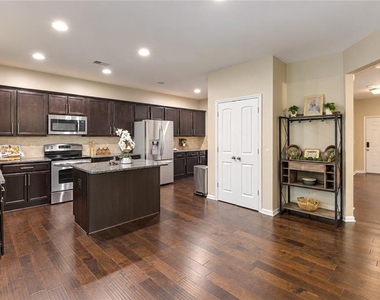 902 Whitfield Oak Road - Photo Thumbnail 3