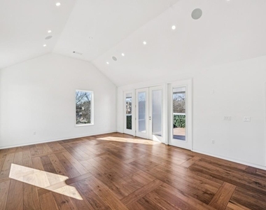 204 South Avenue Se - Photo Thumbnail 5