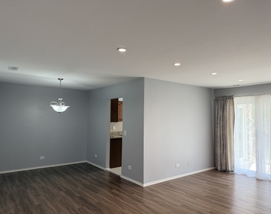1312 Coventry Circle - Photo Thumbnail 4