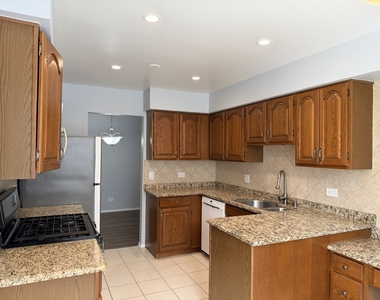 1312 Coventry Circle - Photo Thumbnail 8