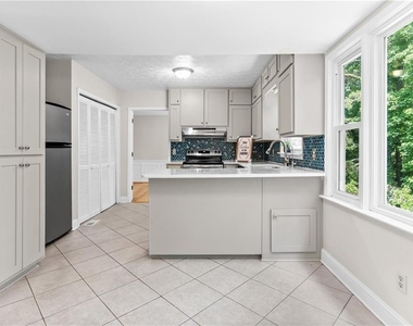1428 Brookcliff Drive - Photo Thumbnail 9