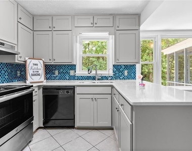 1428 Brookcliff Drive - Photo Thumbnail 8
